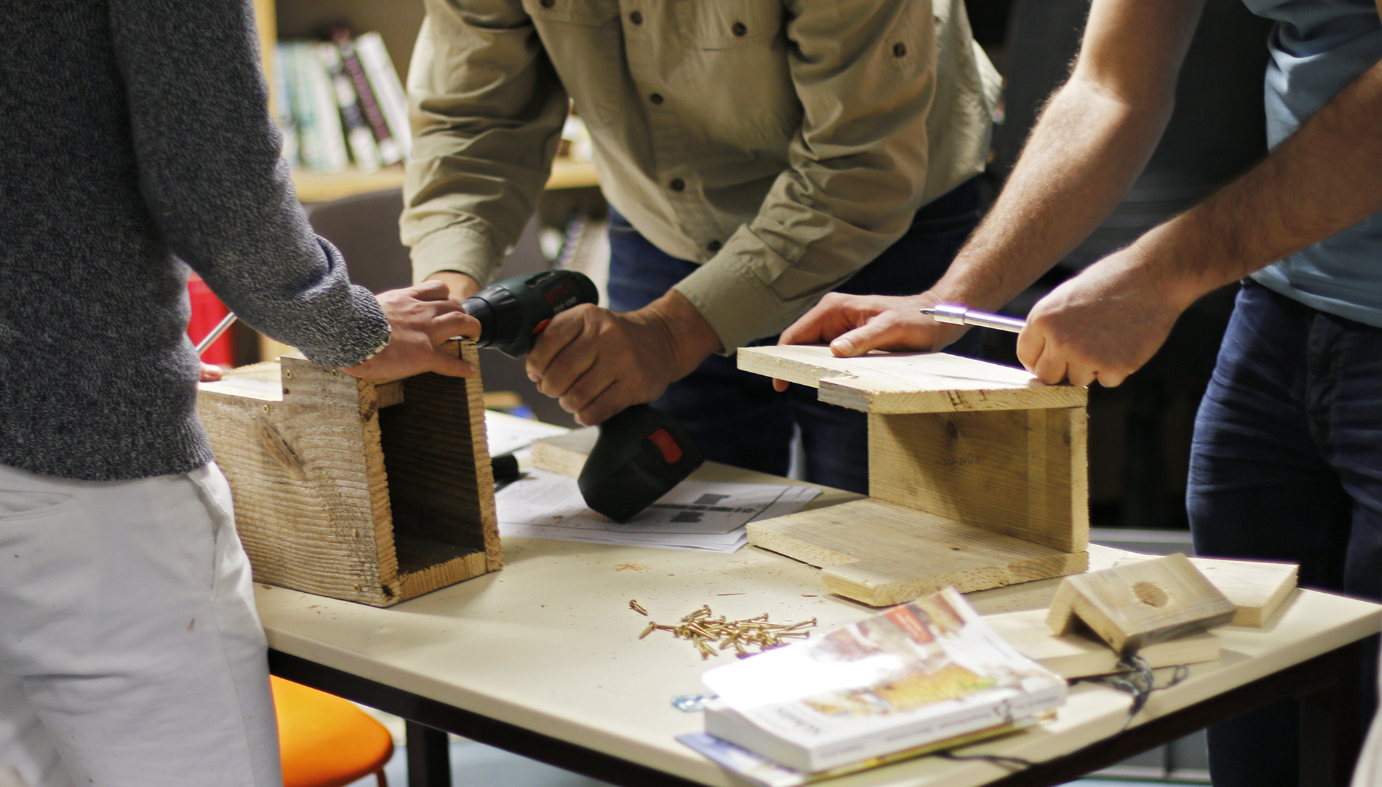 Atelier de fabrication de nichoirs pour oiseaux cavernicoles à la médiathèque de Talant